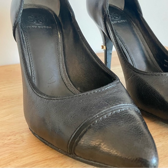 Tory Burch Black Heels With Gold Emblem Logo on Heel W/ Protective Soles - Picture 4 of 5